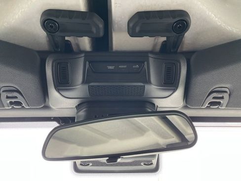 Used 2025 Jeep Gladiator Rubicon w/ Convenience Group image 21