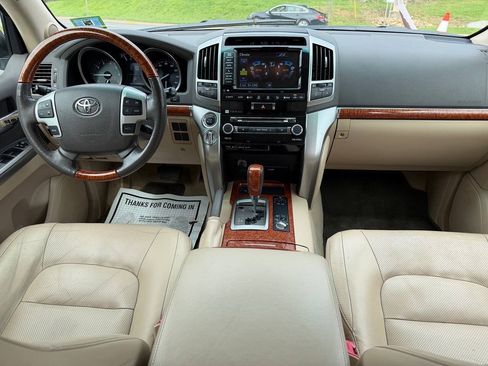 Used 2014 Toyota Land Cruiser AWD/4WD image 18