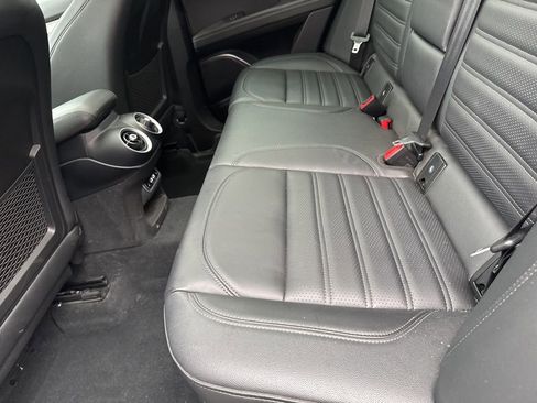 Used 2022 Alfa Romeo Stelvio Veloce AWD/4WD image 49