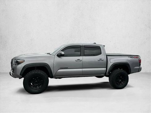 Used 2016 Toyota Tacoma TRD Off-Road w/ Premium & Technology Package AWD/4WD image 4