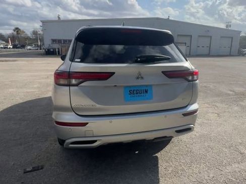 Used 2024 Mitsubishi Outlander SE image 7