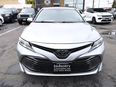 Used 2019 Toyota Camry LE image 3