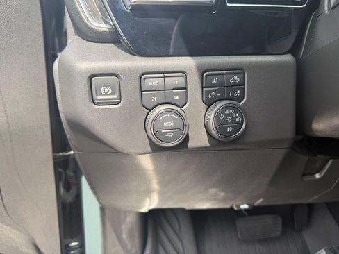 Used 2025 Chevrolet Silverado 1500 LT Trail Boss w/ LT Trail Boss Premium Package AWD/4WD image 15