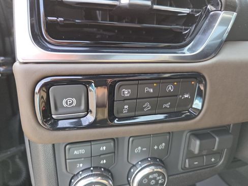 New 2026 GMC Yukon XL Denali Ultimate w/ LPO, Floor Liner Package AWD/4WD image 13