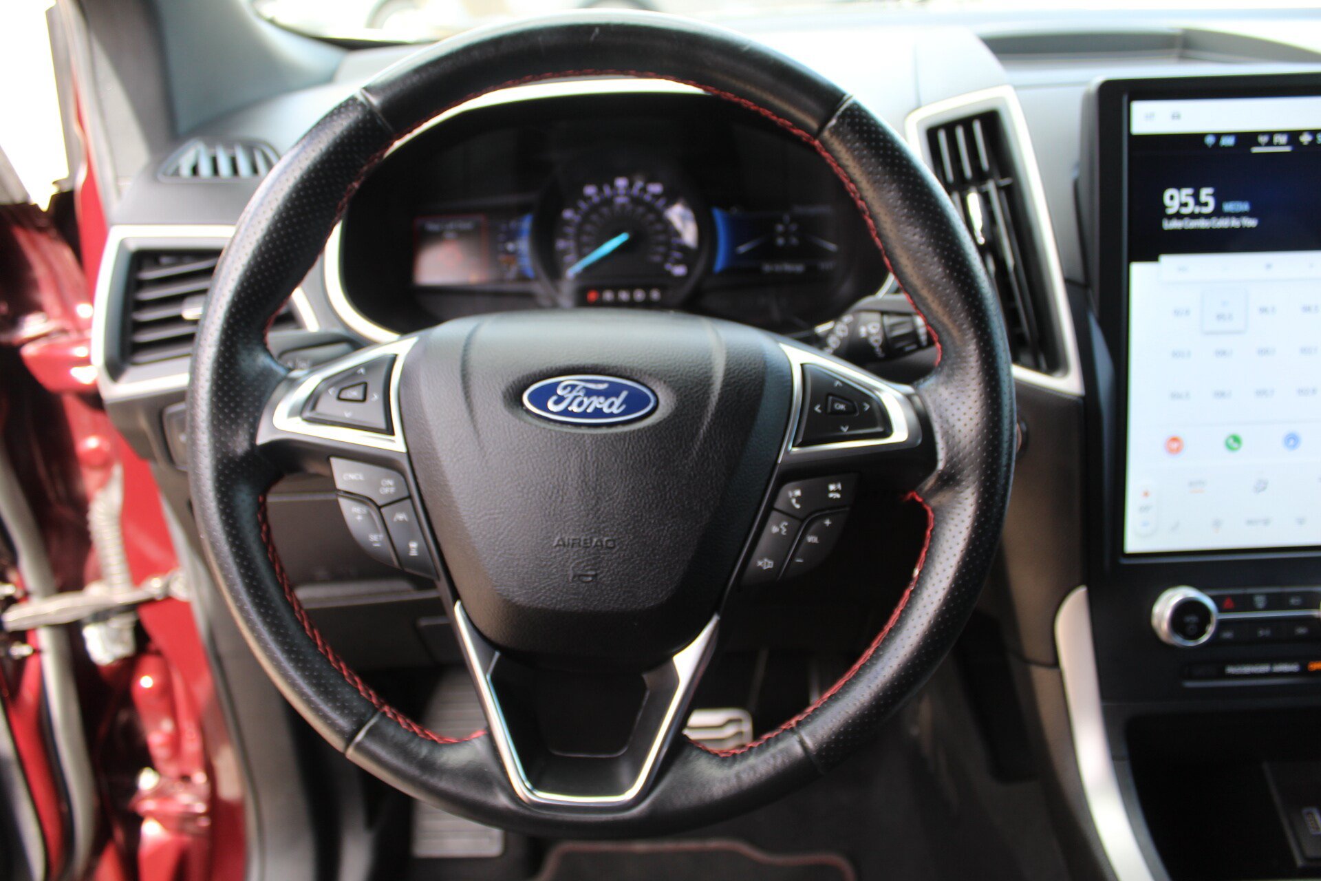 Used 2021 Ford Edge ST-Line FWD image 24