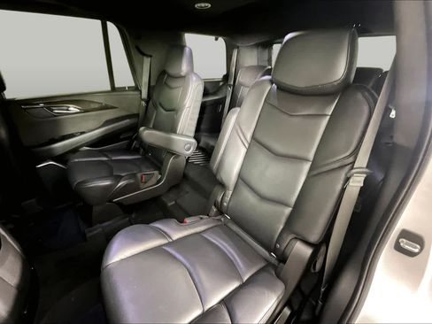 Used 2020 Cadillac Escalade Platinum RWD image 18
