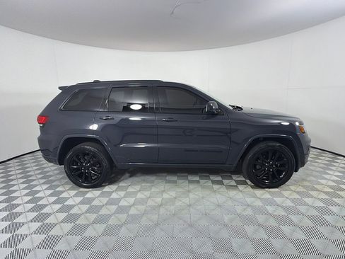 Used 2018 Jeep Grand Cherokee Altitude AWD/4WD image 4