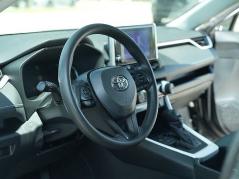 Used 2024 Toyota RAV4 XLE FWD image 27