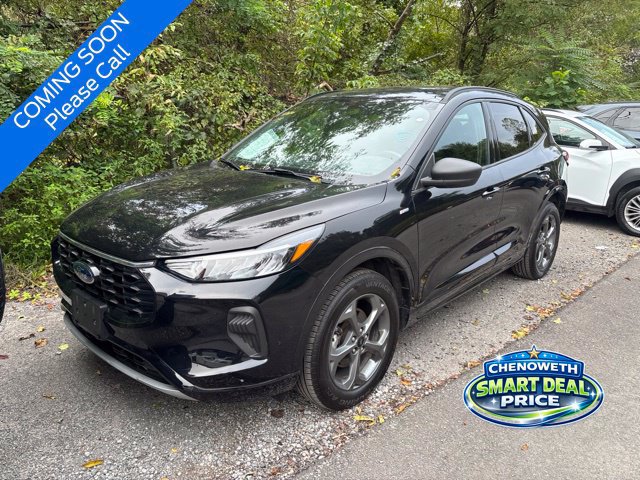 Used 2023 Ford Escape ST-Line w/ Tech Pack #1 AWD/4WD image 2