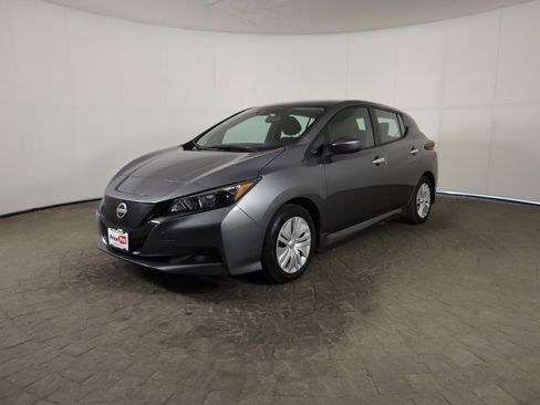 Used 2025 Nissan Leaf S image 4