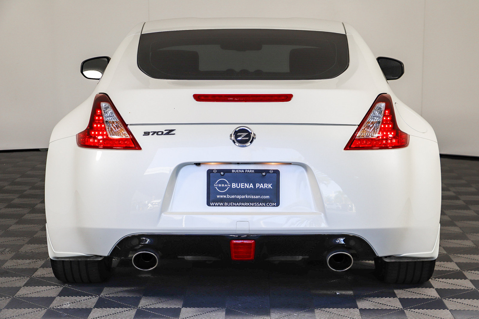 Used 2019 Nissan 370Z Coupe w/ Z34 Heritage Edition - White RWD image 7