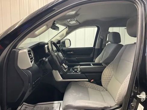 Used 2022 Toyota Tundra SR5 w/ SR5 Convenience Package AWD/4WD image 9
