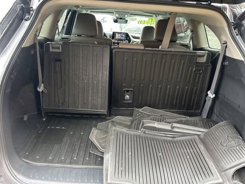 Used 2022 Toyota Highlander XLE image 17