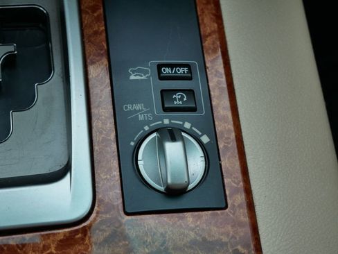 Used 2015 Toyota Land Cruiser image 62