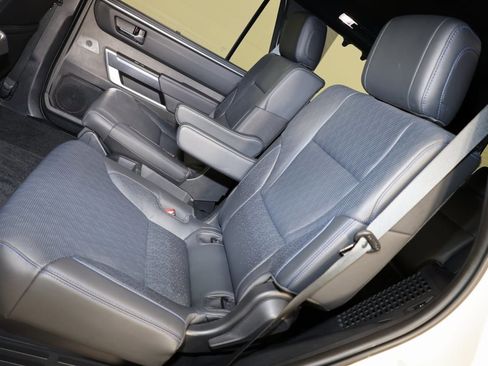 Used 2025 Toyota Sequoia Platinum image 11