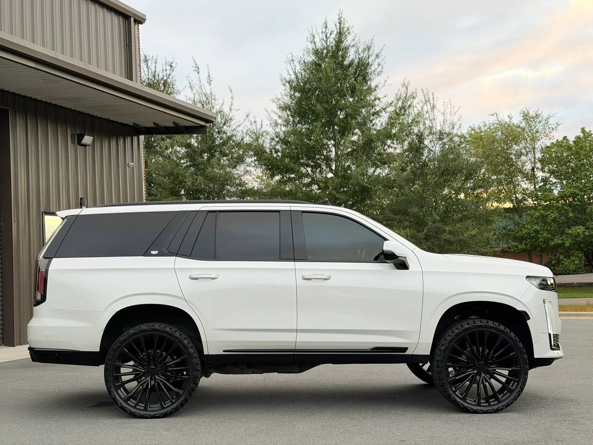 Used 2021 Cadillac Escalade Sport w/ LPO, ONYX Package AWD/4WD image 2