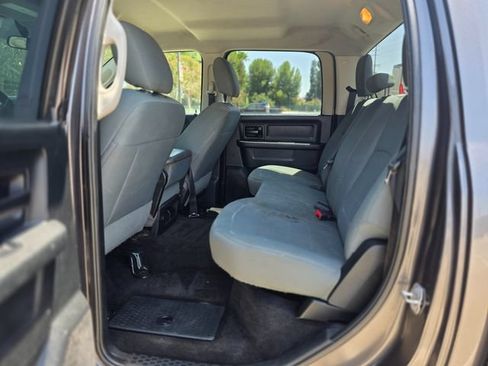 Used 2017 RAM 1500 Express RWD image 31