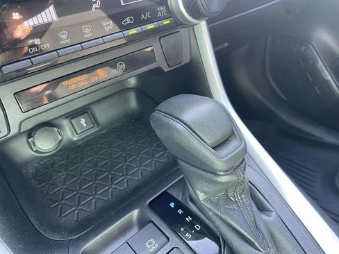 Used 2020 Toyota RAV4 LE FWD image 41