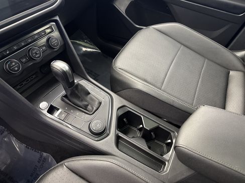 Used 2020 Volkswagen Tiguan SE image 21