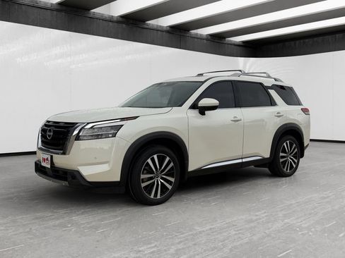 Used 2024 Nissan Pathfinder Platinum w/ Cargo Package FWD image 1