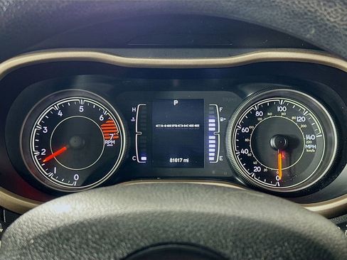 Used 2018 Jeep Cherokee Latitude FWD image 5