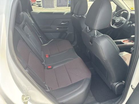Used 2025 Nissan Kicks SR AWD/4WD image 11
