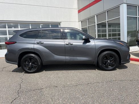 Used 2021 Toyota Highlander L AWD/4WD image 21