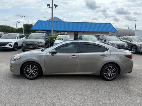 Used 2016 Lexus ES 350 w/ Navigation System Package FWD image 3