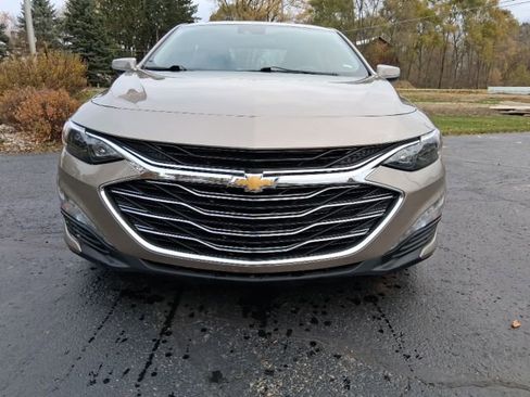 Used 2024 Chevrolet Malibu LT image 2