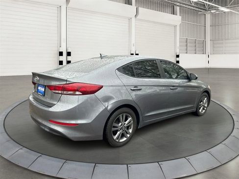 Used 2017 Hyundai Elantra SE FWD image 5