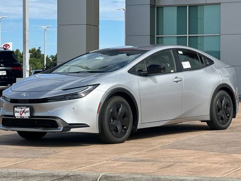 New 2027 Toyota Prius Plug-In Hybrid FWD image 8