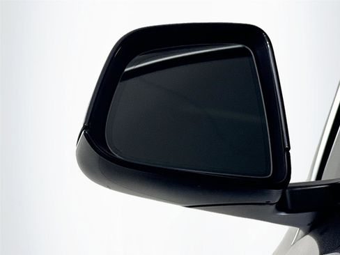 Used 2025 Tesla Model Y Long Range AWD/4WD image 5