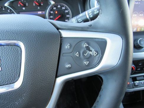 Used 2023 GMC Acadia SLT w/ Preferred Package image 13