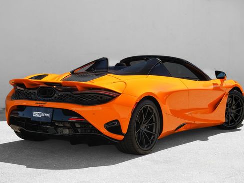 Used 2026 McLaren 750S Spider RWD image 3
