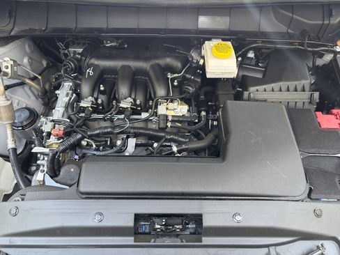Used 2025 Nissan Pathfinder SV FWD image 35