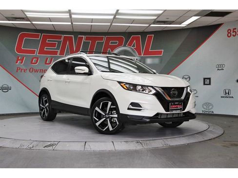 Used 2022 Nissan Rogue Sport SL FWD image 1
