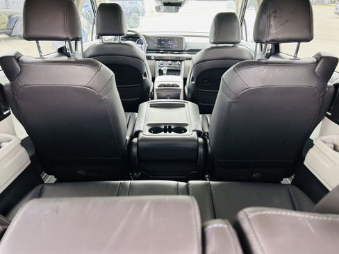 Used 2024 Kia Carnival LX image 26