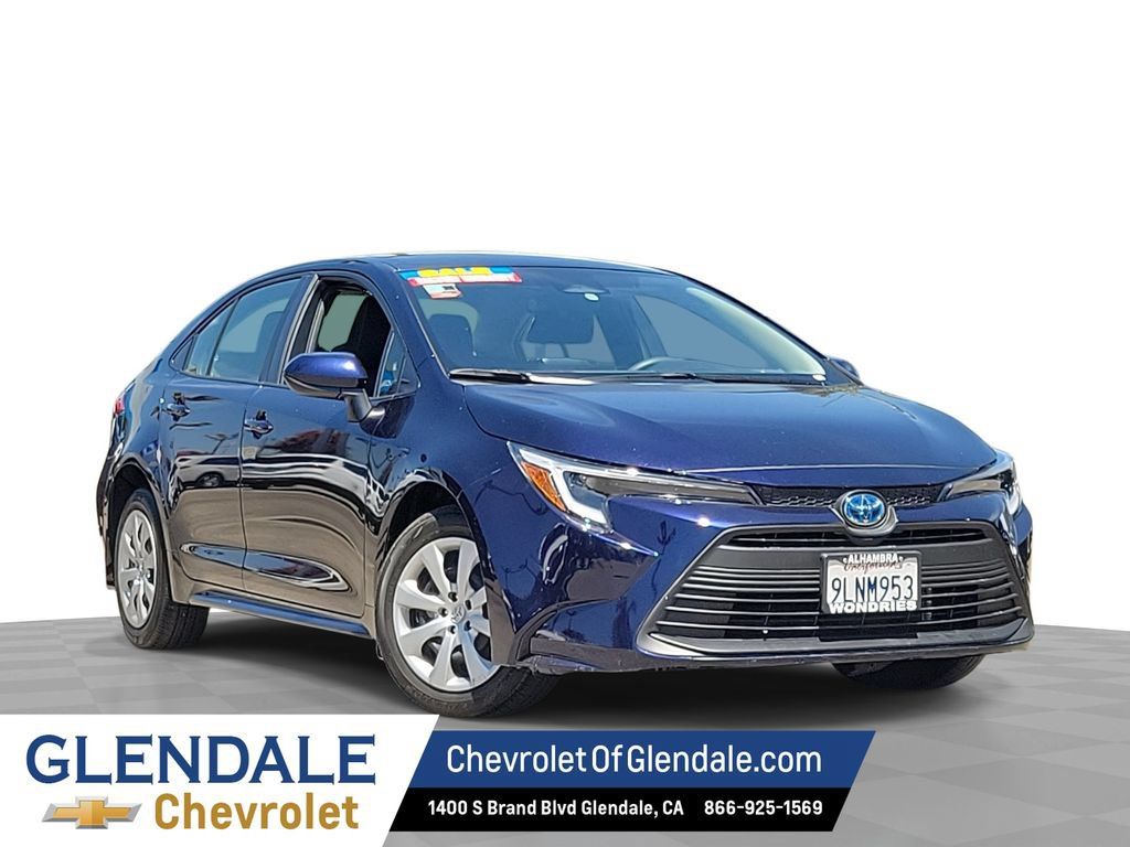 Used 2024 Toyota Corolla LE FWD image 1