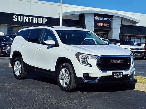 Used 2023 GMC Terrain SLE w/ Driver Convenience Package image 2