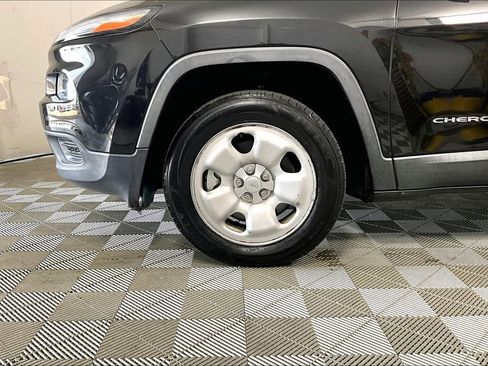 Used 2015 Jeep Cherokee Sport image 8