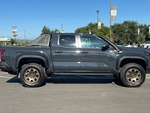 Used 2024 Toyota Tacoma Trailhunter image 3