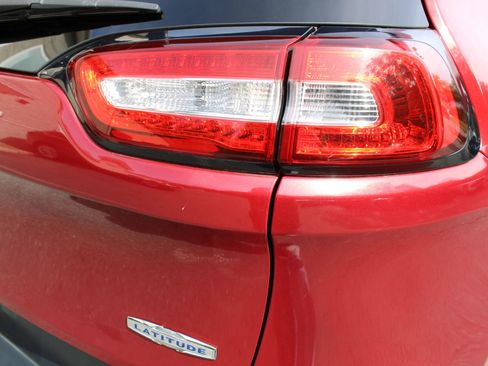 Used 2017 Jeep Cherokee Latitude w/ Comfort/Convenience Group image 26