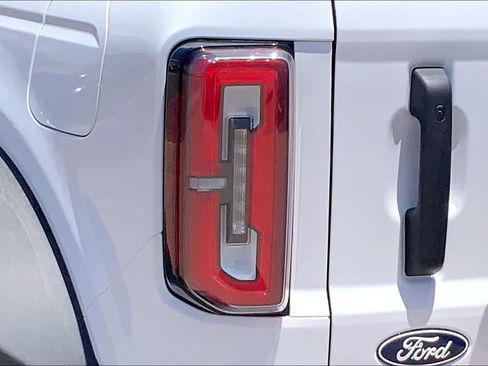 New 2026 Ford Bronco Outer Banks w/ Sasquatch Package AWD/4WD image 14