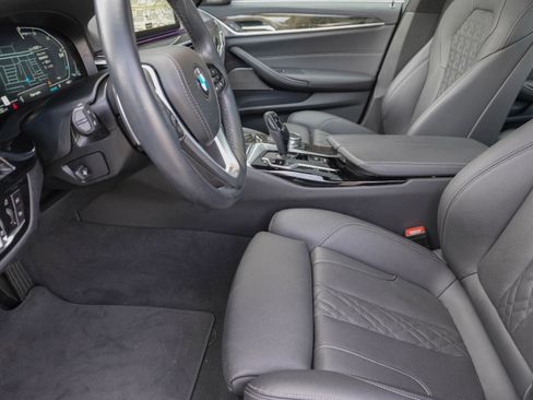 Certified 2023 BMW 530i xDrive w/ Premium Package image 10