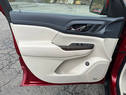 Used 2022 GMC Acadia Denali w/ Denali Ultimate Package FWD image 20