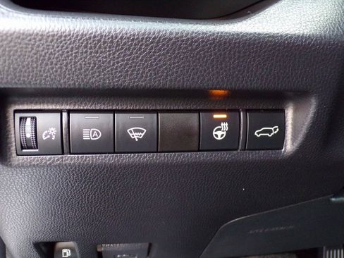 Used 2022 Toyota RAV4 XLE image 21