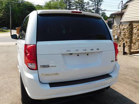Used 2019 Dodge Grand Caravan SE image 14