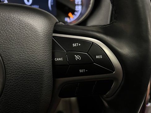 Used 2022 Jeep Grand Cherokee Limited image 34