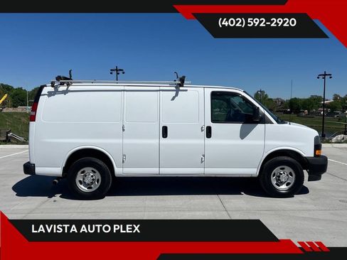 Used 2021 Chevrolet Express 2500 RWD image 1