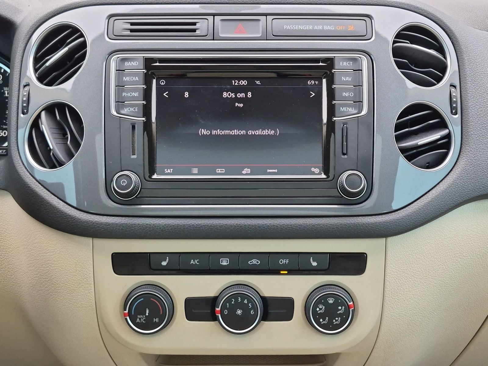 Used 2016 Volkswagen Tiguan SE AWD/4WD image 24